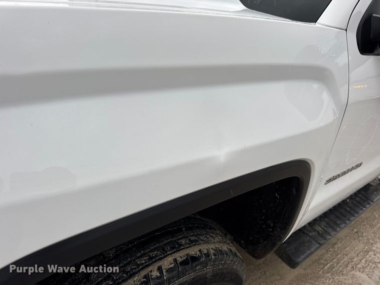 image for item EN0848 2018 GMC Sierra 2500HD pickup truck