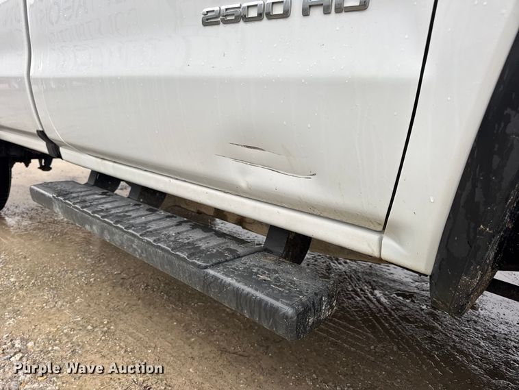 image for item EN0848 2018 GMC Sierra 2500HD pickup truck