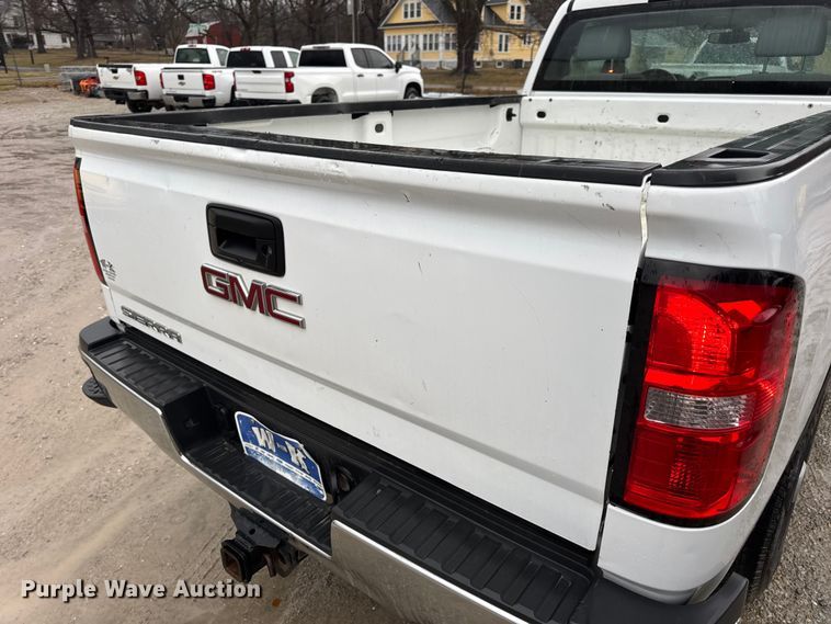 image for item EN0848 2018 GMC Sierra 2500HD pickup truck