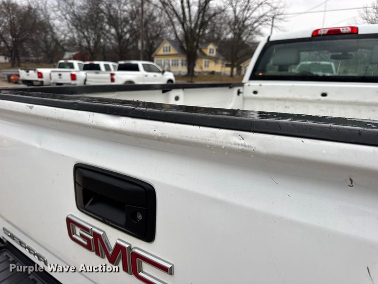 image for item EN0848 2018 GMC Sierra 2500HD pickup truck