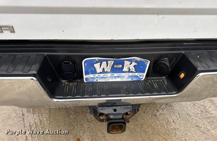 image for item EN0848 2018 GMC Sierra 2500HD pickup truck