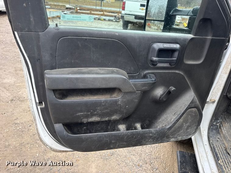 image for item EN0848 2018 GMC Sierra 2500HD pickup truck