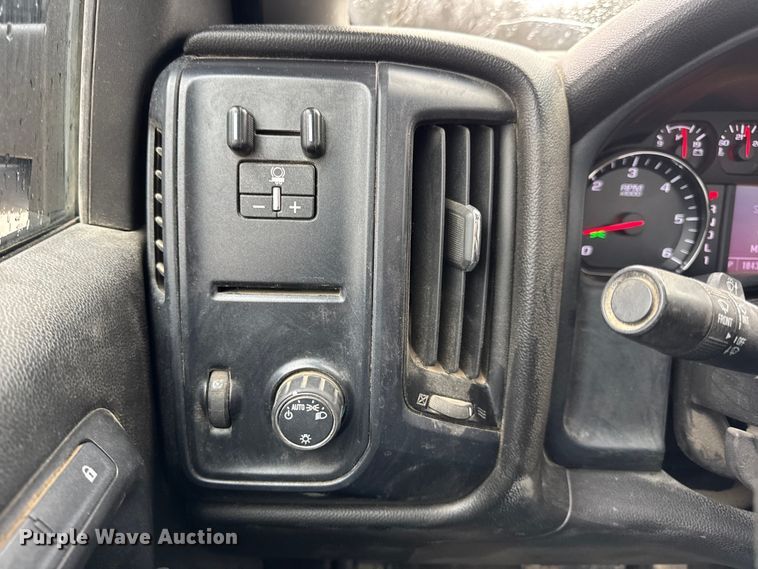 image for item EN0848 2018 GMC Sierra 2500HD pickup truck