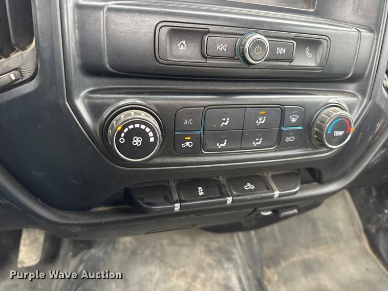 image for item EN0848 2018 GMC Sierra 2500HD pickup truck