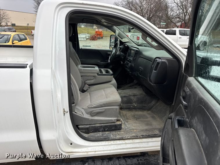 image for item EN0848 2018 GMC Sierra 2500HD pickup truck