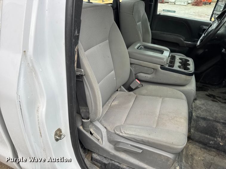 image for item EN0848 2018 GMC Sierra 2500HD pickup truck