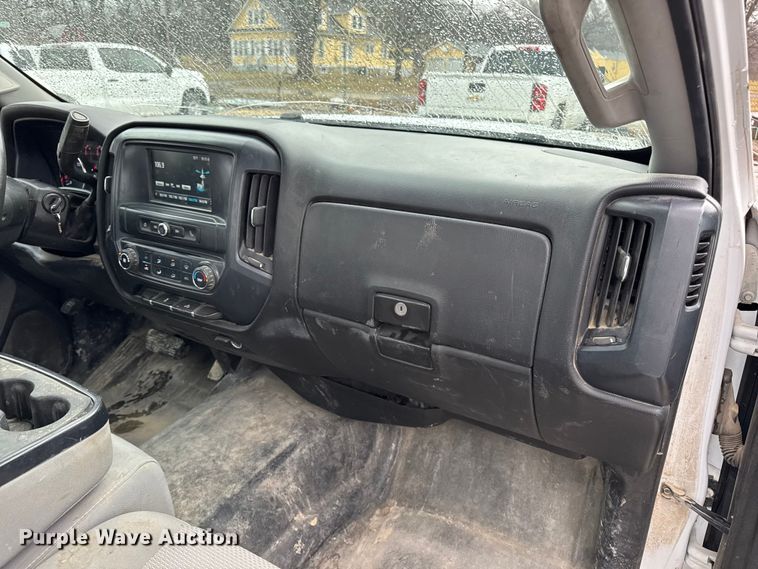 image for item EN0848 2018 GMC Sierra 2500HD pickup truck