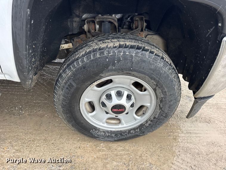 image for item EN0848 2018 GMC Sierra 2500HD pickup truck