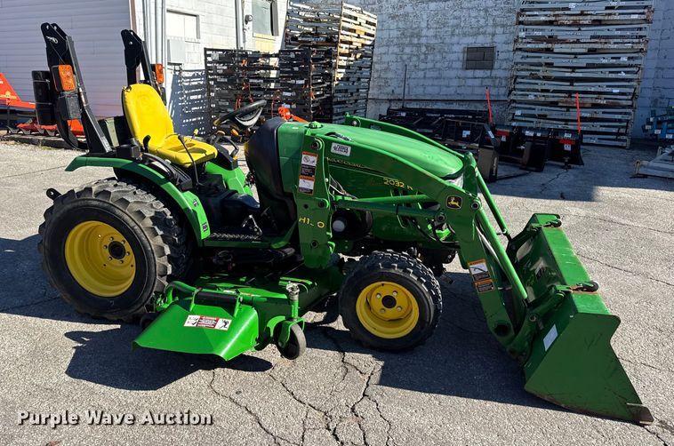 image for item EN0868 2015 John Deere 2032R MFWD tractor