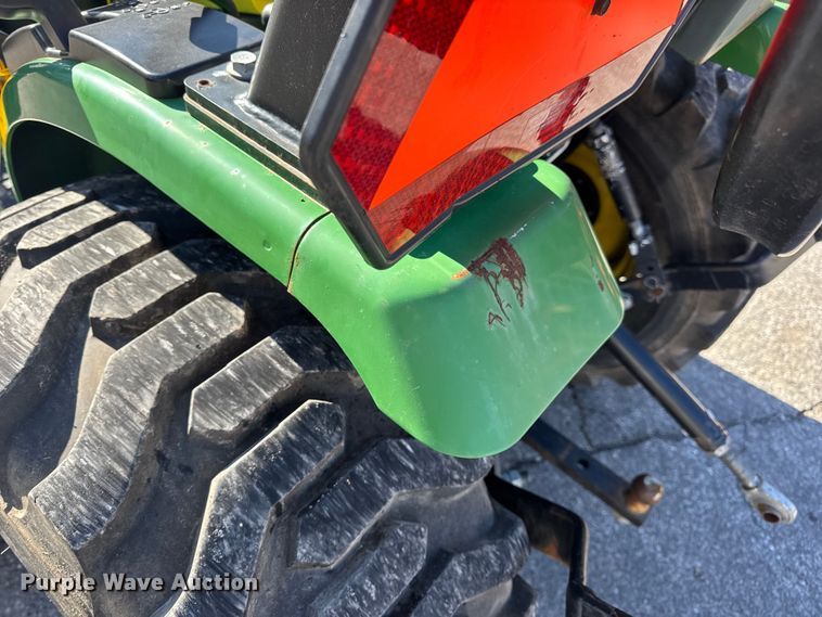 image for item EN0868 2015 John Deere 2032R MFWD tractor