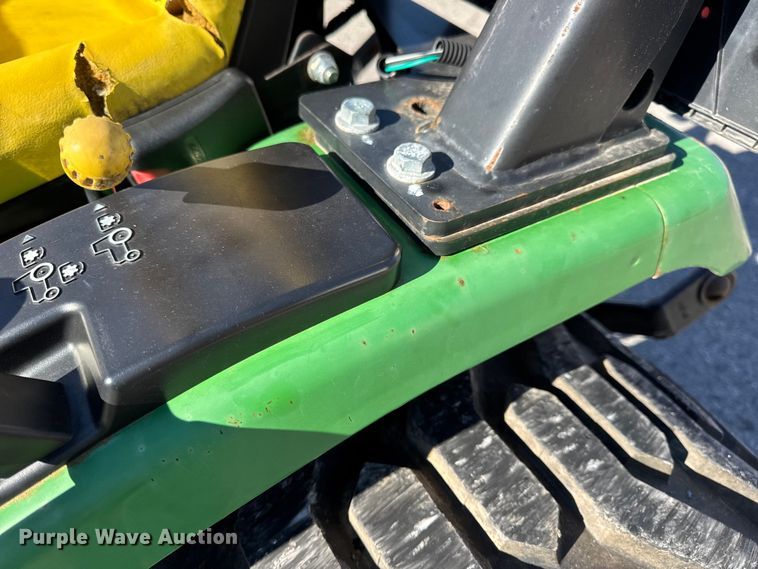 image for item EN0868 2015 John Deere 2032R MFWD tractor