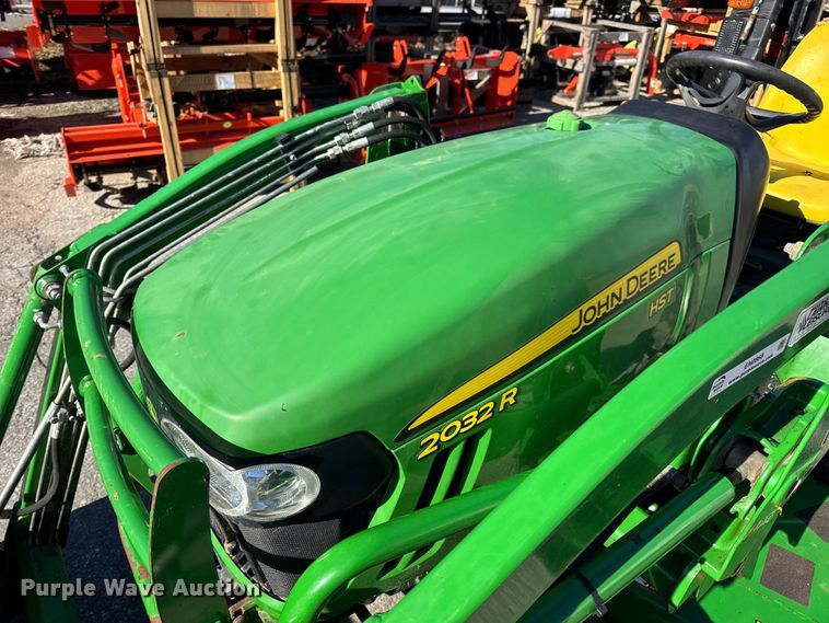 image for item EN0868 2015 John Deere 2032R MFWD tractor