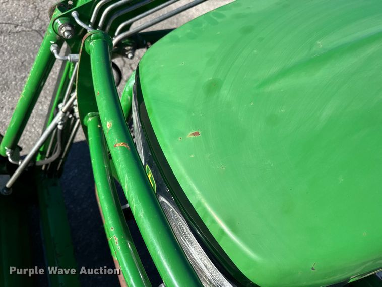 image for item EN0868 2015 John Deere 2032R MFWD tractor