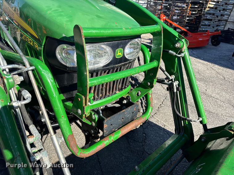 image for item EN0868 2015 John Deere 2032R MFWD tractor