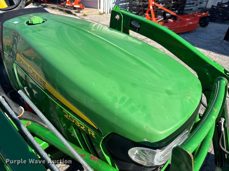 image for item EN0868 2015 John Deere 2032R MFWD tractor