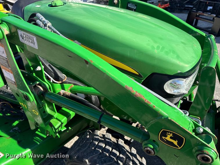 image for item EN0868 2015 John Deere 2032R MFWD tractor