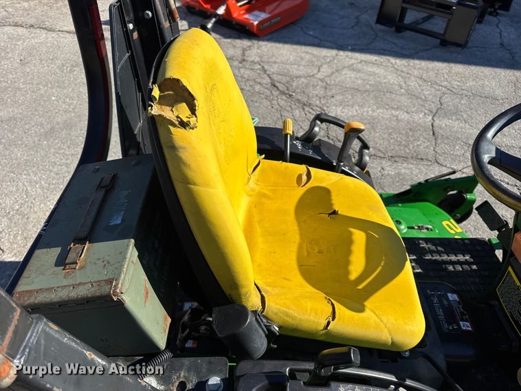 image for item EN0868 2015 John Deere 2032R MFWD tractor