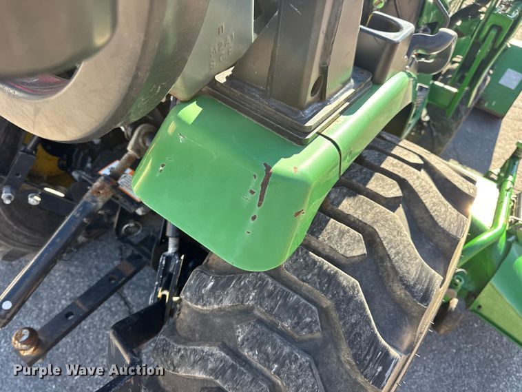 image for item EN0868 2015 John Deere 2032R MFWD tractor