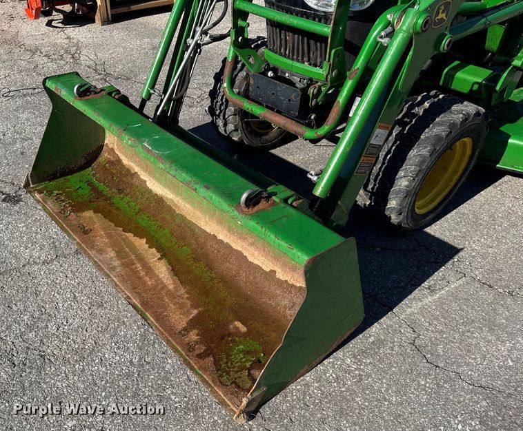 image for item EN0868 2015 John Deere 2032R MFWD tractor