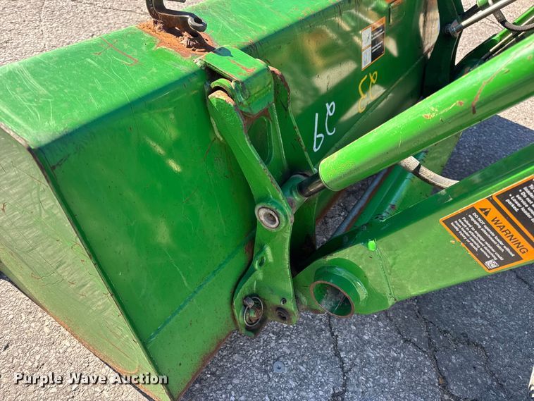 image for item EN0868 2015 John Deere 2032R MFWD tractor