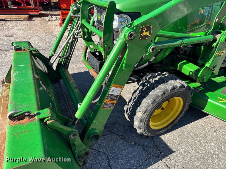 image for item EN0868 2015 John Deere 2032R MFWD tractor