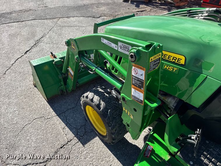 image for item EN0868 2015 John Deere 2032R MFWD tractor