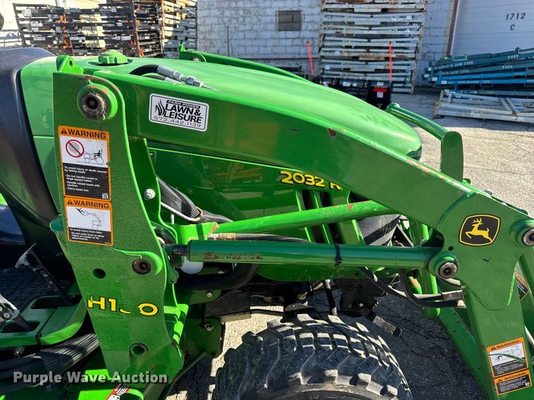 image for item EN0868 2015 John Deere 2032R MFWD tractor