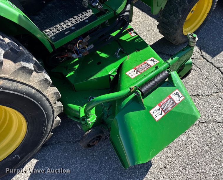 image for item EN0868 2015 John Deere 2032R MFWD tractor