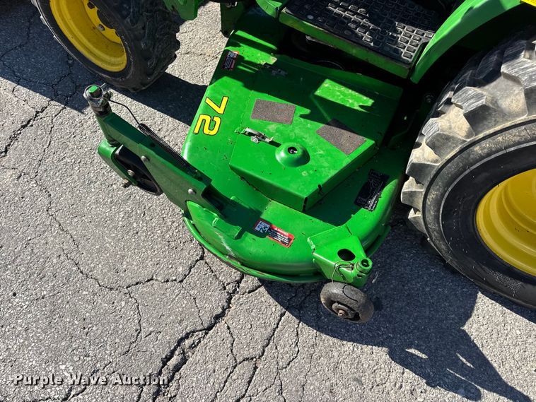 image for item EN0868 2015 John Deere 2032R MFWD tractor