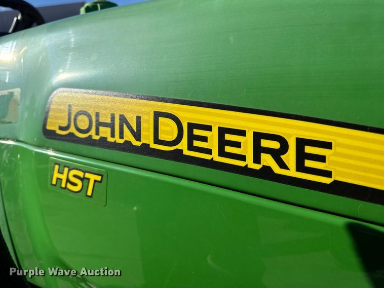 image for item EN0868 2015 John Deere 2032R MFWD tractor