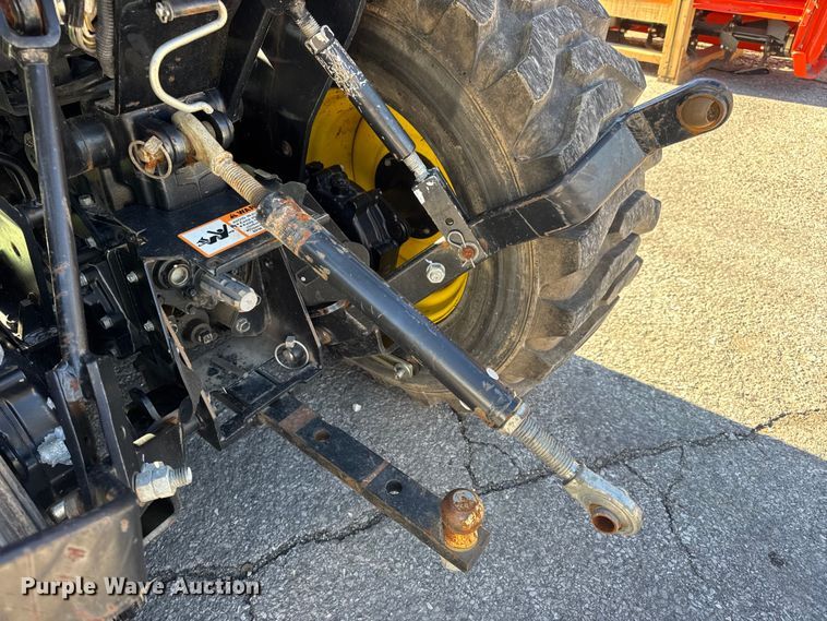 image for item EN0868 2015 John Deere 2032R MFWD tractor