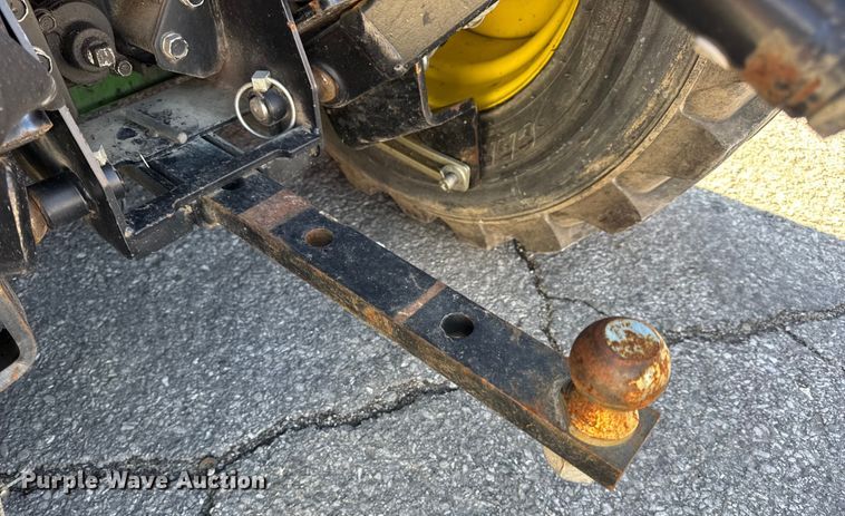 image for item EN0868 2015 John Deere 2032R MFWD tractor