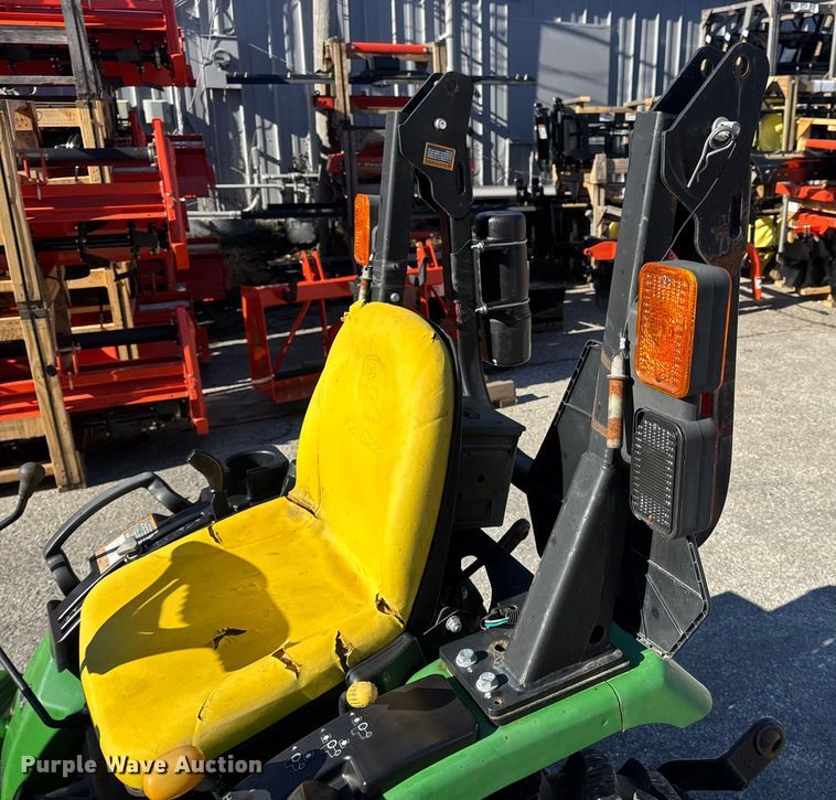 image for item EN0868 2015 John Deere 2032R MFWD tractor