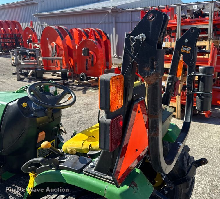 image for item EN0868 2015 John Deere 2032R MFWD tractor