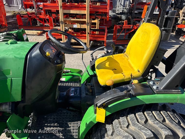 image for item EN0868 2015 John Deere 2032R MFWD tractor