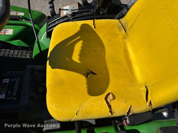 image for item EN0868 2015 John Deere 2032R MFWD tractor