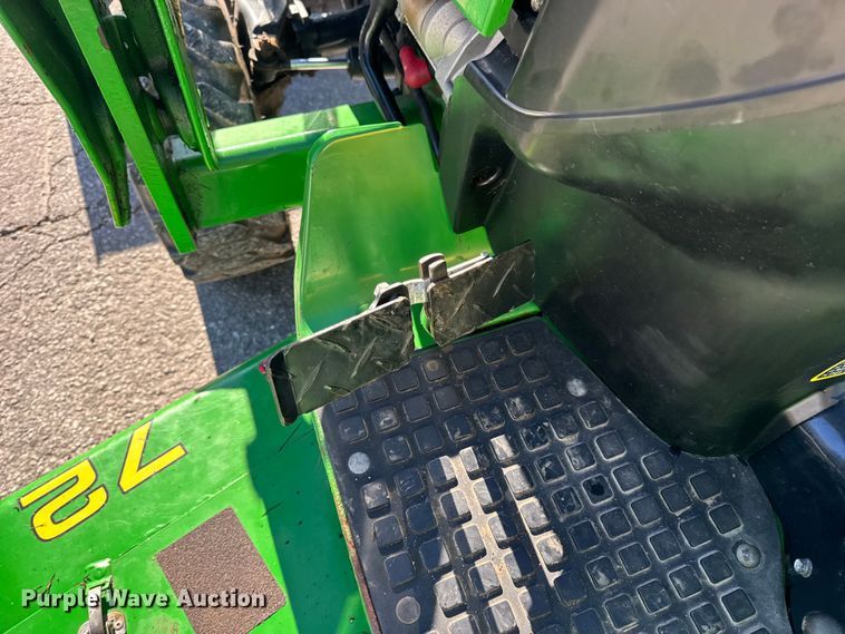 image for item EN0868 2015 John Deere 2032R MFWD tractor