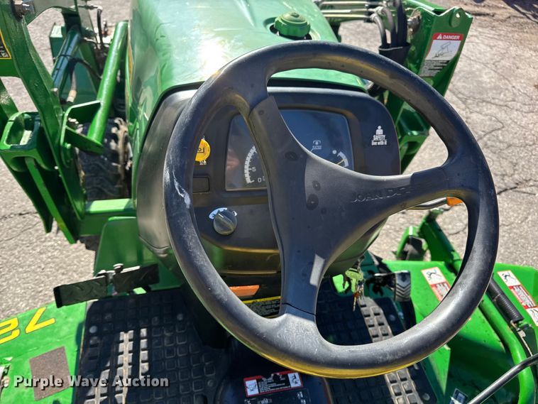 image for item EN0868 2015 John Deere 2032R MFWD tractor