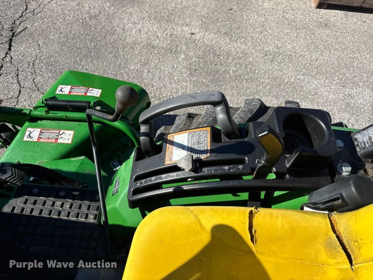 image for item EN0868 2015 John Deere 2032R MFWD tractor