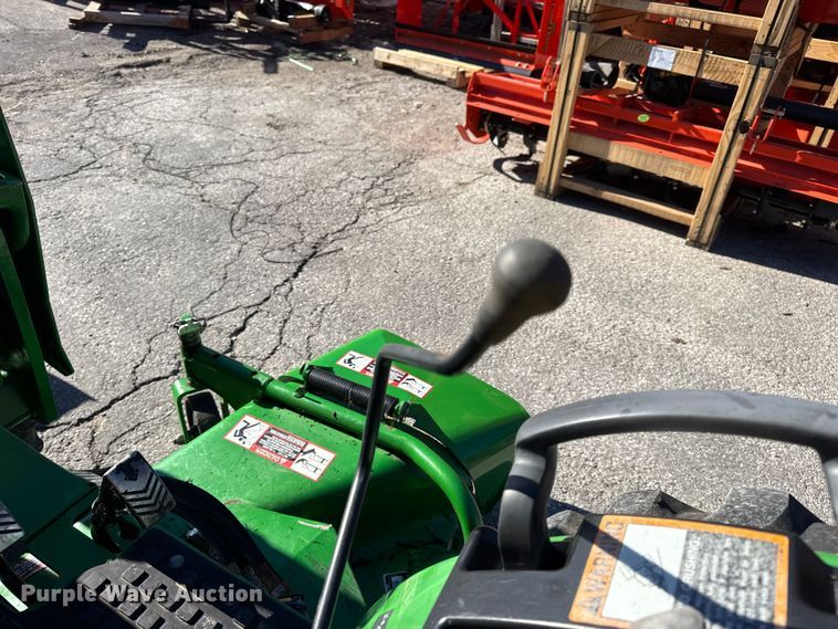 image for item EN0868 2015 John Deere 2032R MFWD tractor