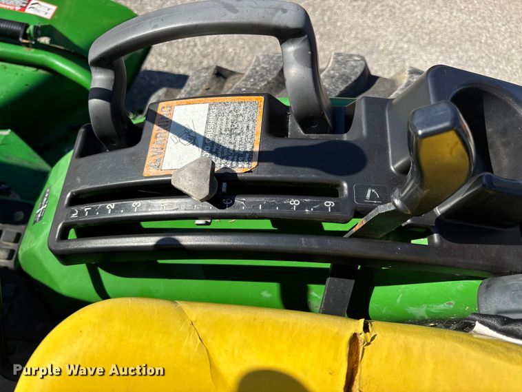 image for item EN0868 2015 John Deere 2032R MFWD tractor