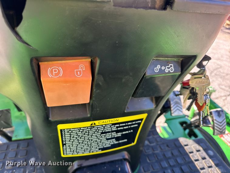 image for item EN0868 2015 John Deere 2032R MFWD tractor