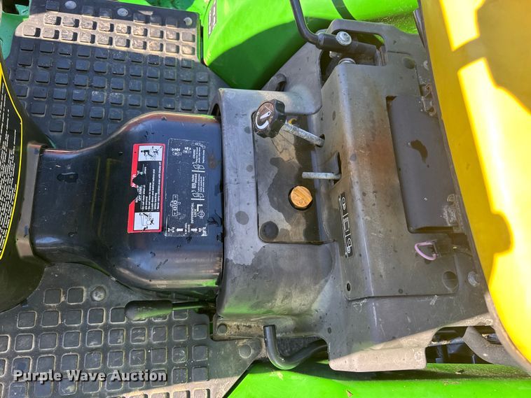 image for item EN0868 2015 John Deere 2032R MFWD tractor