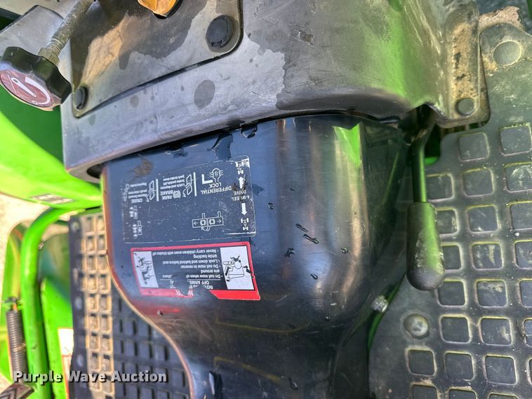 image for item EN0868 2015 John Deere 2032R MFWD tractor