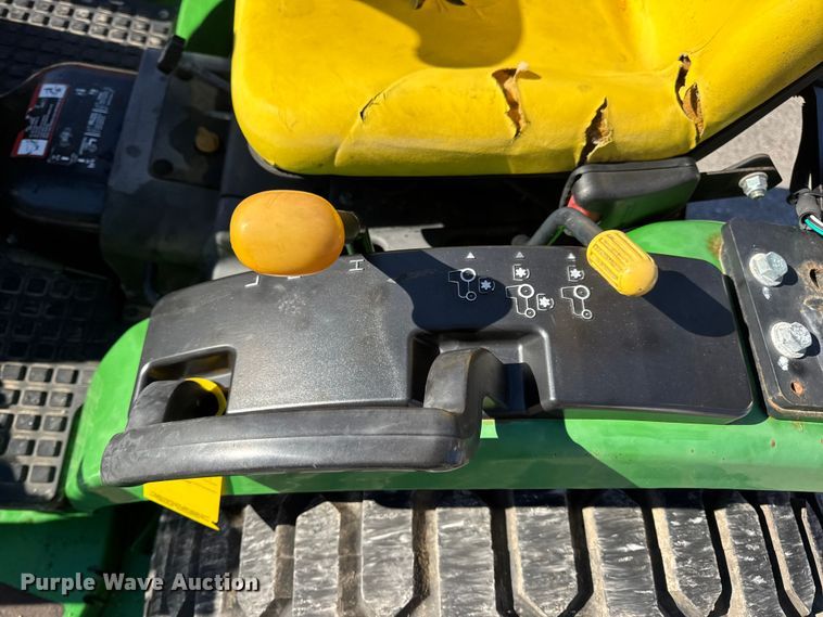 image for item EN0868 2015 John Deere 2032R MFWD tractor