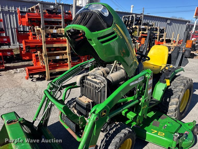 image for item EN0868 2015 John Deere 2032R MFWD tractor