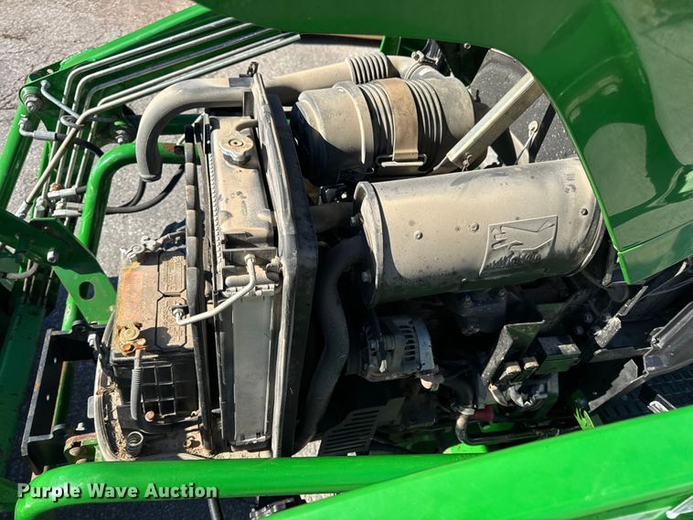 image for item EN0868 2015 John Deere 2032R MFWD tractor