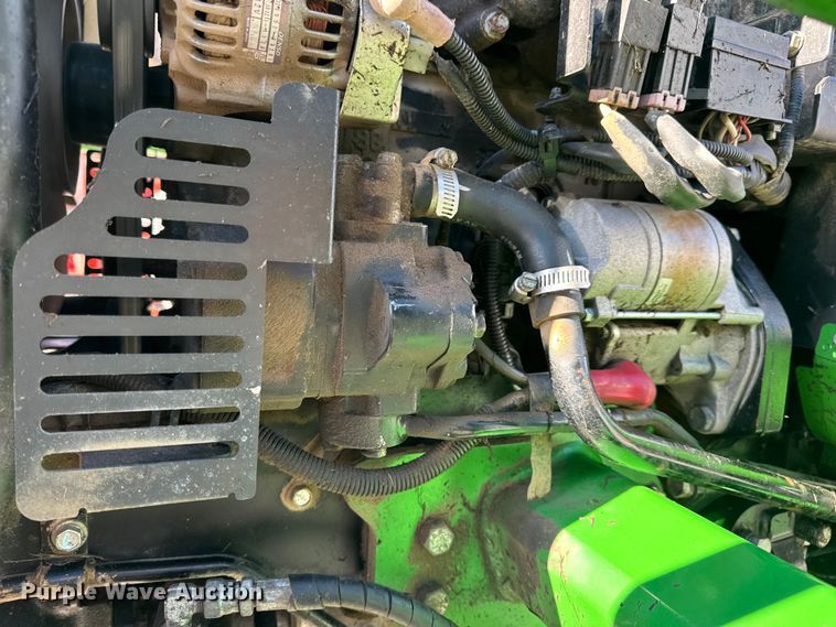 image for item EN0868 2015 John Deere 2032R MFWD tractor