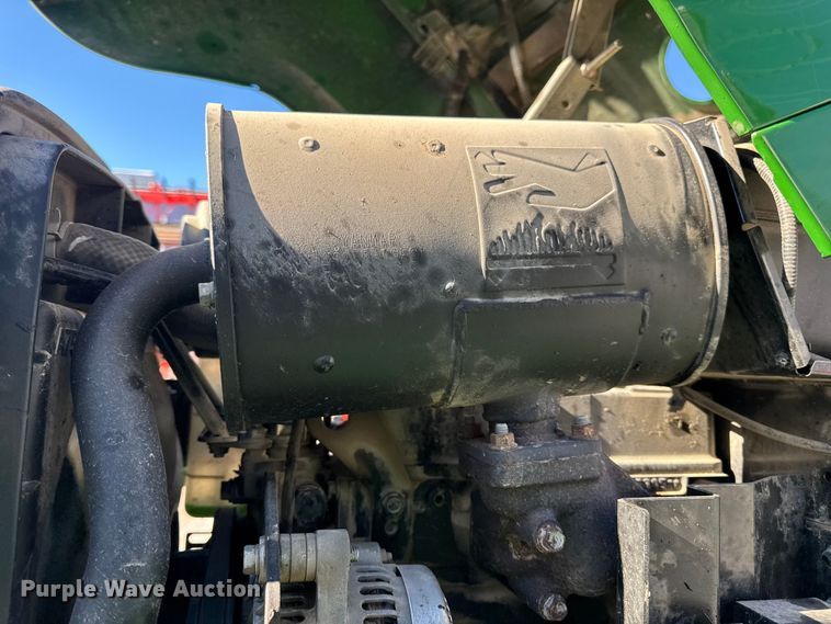 image for item EN0868 2015 John Deere 2032R MFWD tractor