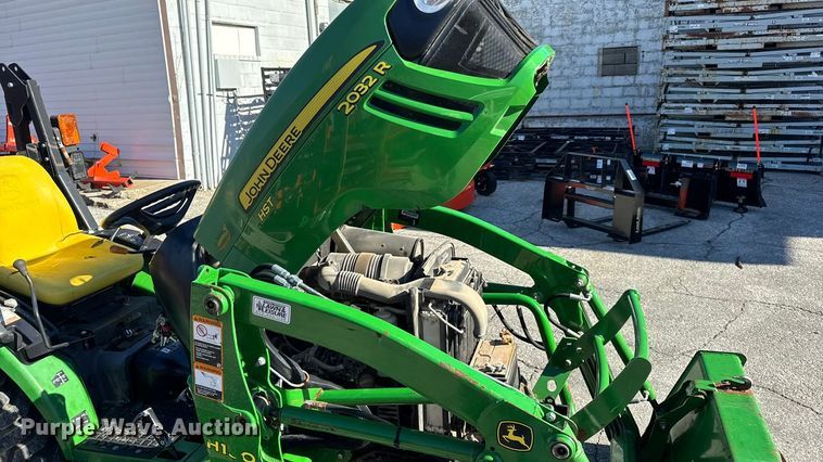 image for item EN0868 2015 John Deere 2032R MFWD tractor